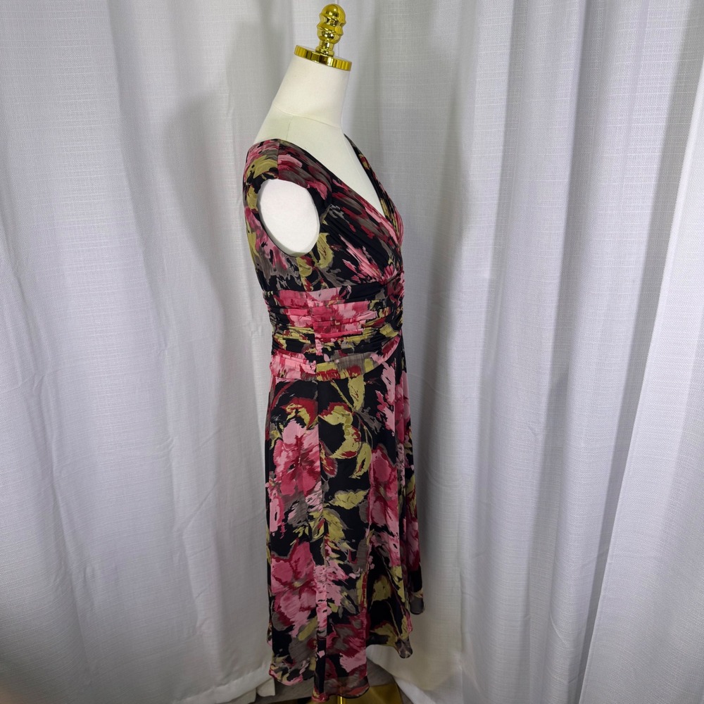 Adrianna Papell 100% Silk Floral Dress Womens 8 Pink Black Excellent Ruched Midi - Picture 13 of 13